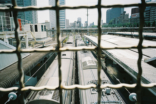-paradisecircus:  Shinagawa stn (by Taka s) 