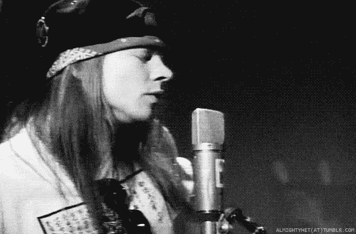  Derramei uma lagrima porque sinto sua falta. Mas , mesmo assim , continuo bem para sorrir - Guns N’ Roses(m-etaleira)  
