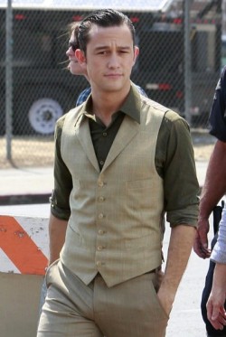 alekzmx:  Joseph Gordon Levitt´s bulge 