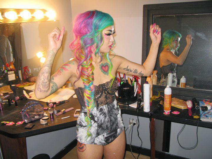 coquettishi:  I fucking love her too much.  give me her hair.&lt;3