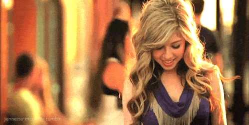  Jennette McCurdy. Atriz e cantora, famosa no mundo inteiro. Ganha muito atuando