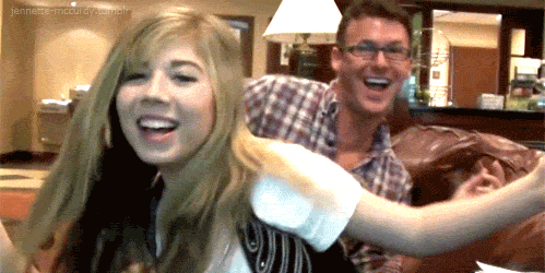  Jennette McCurdy. Atriz e cantora, famosa no mundo inteiro. Ganha muito atuando