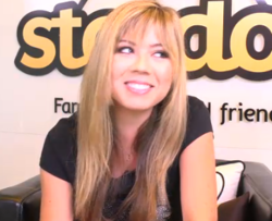  Jennette McCurdy. Atriz e cantora, famosa no mundo inteiro. Ganha muito atuando