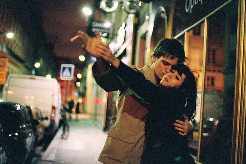  “Ah meu amor chegue mais perto de mim, me deixe sentir você, me deixe te observar e te dizer o quanto eu te amo. Eu preciso estar com você, preciso da sua proteção, preciso do seu amor. […] Sensação boa essa não? Ter você aqui comigo, me
