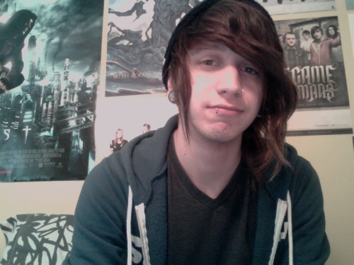 des0latelife:  wavy hair.my new plugs look tiny =/  