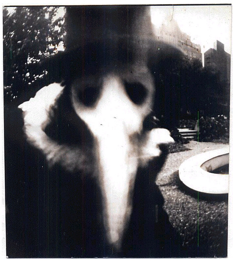 thanksomuch:  khfanforall:  prinsithcuntt:  The Black Death Plague Doctor: A plague doctor was a special medical physician who saw those who had the Bubonic Plague. In the seventeenth and eighteenth centuries, some doctors wore a beak-like mask which