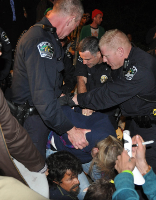 occupyaustin: #OccupyAustin arrests, Oct 30, defending a free community-run food table for the homel