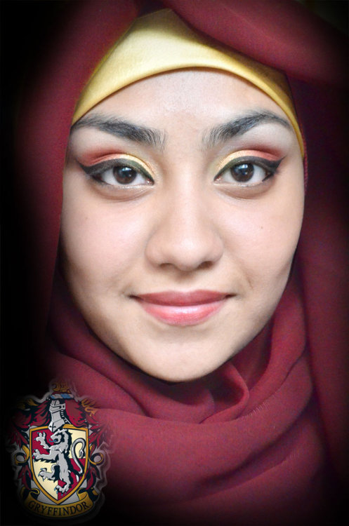 faineemae:thepseudoreligious:faineemae:Hogwarts Houses Hijabi-fied. Holy crap, I refreshed my d