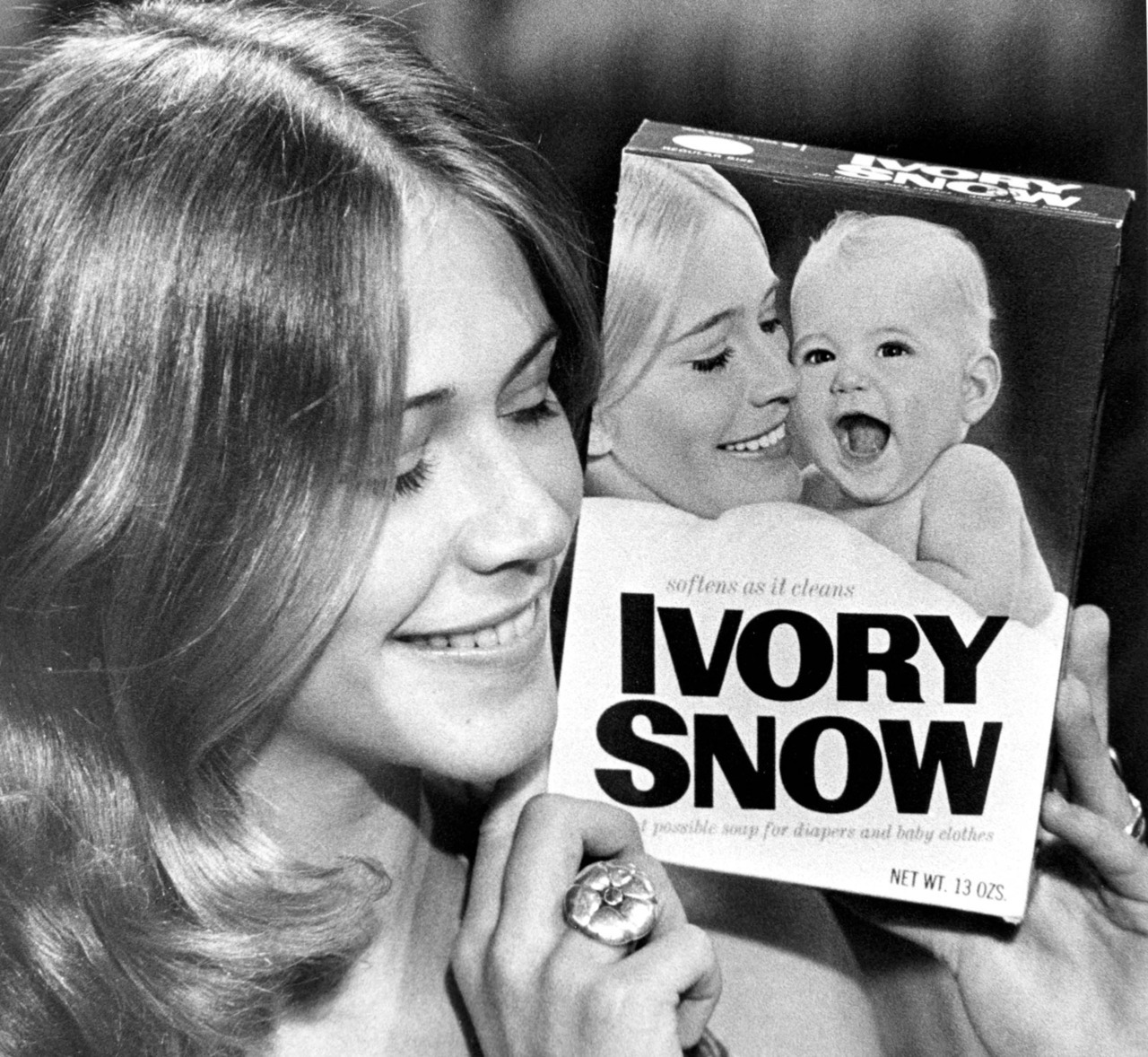 Marilyn holding the Ivory Snow box with her image