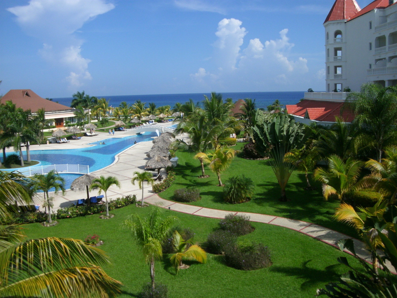 this is where i stayed last year when i went to jamaica and i swear down its one