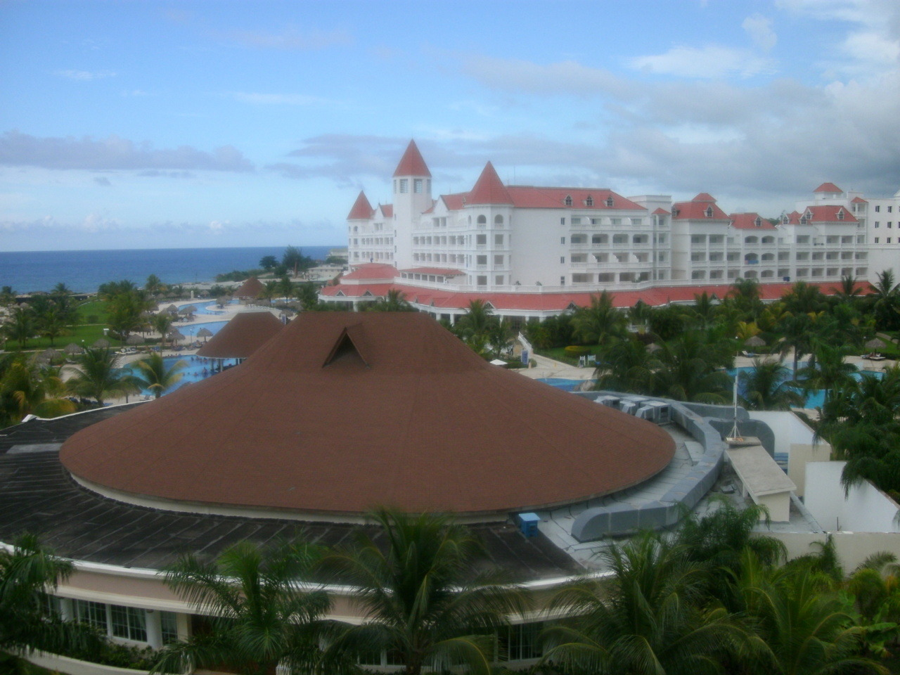 this is where i stayed last year when i went to jamaica and i swear down its one