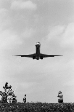 youlikeairplanestoo:  Gravelly Point is the place to be if you like spotting and live in the DC/Arlington area. Nice capture of this @AmericanAir MD-82 on final for Washington National Airport. Photo by Patrick Swift. Used with permission. Full version