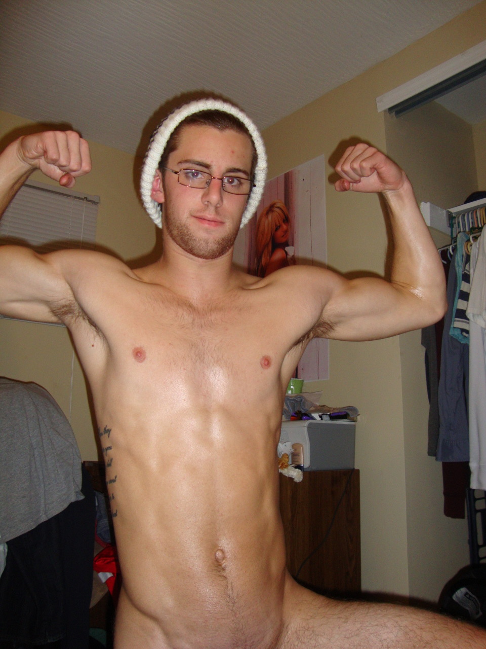 noneedforshirts:  Oily 