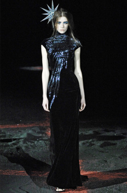 Bienenkiste:  Alyona Osmanova | Alexander Mcqueen Fall/Winter 2007 Mcqueen’s Fall