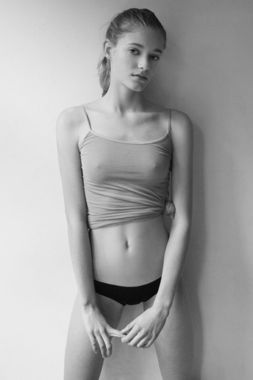 11775693:  Eva Eageraats photographed by Yorick Nube