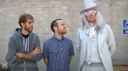 fuckyeamachinimarespawn:  fuckyeahhutchandseananners: From “Machinima Respawn - ROBOT! Y U NO KILL! - 10/31/11.”  Am I the only one disappointed in Hutch and Seananners for their lack of Halloween spirit? :C  Poo those two. 