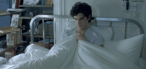 introvertido:  “tell me you love me a little”
