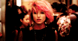  “Ela sorri, mas por dentro ela chora.” (bipolar-society) 