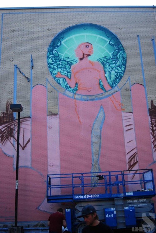 chupetaexplosiva:  ianbrooks:  Massive Art Nouveau Mural by a’shop Made with 50 different colors and over 500 cans of graffiti, these artists recently produced this stunning Goddess on the side of a 5-story high apartment building. Your graffiti is