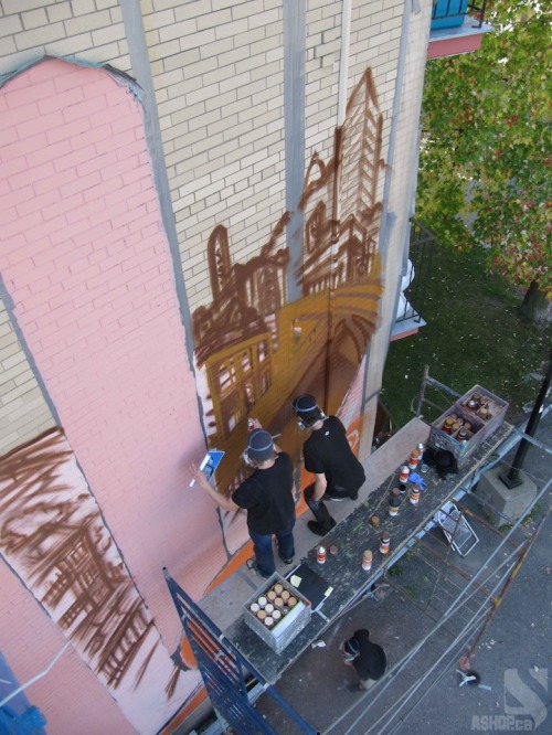 chupetaexplosiva:  ianbrooks:  Massive Art Nouveau Mural by a’shop Made with 50 different colors and over 500 cans of graffiti, these artists recently produced this stunning Goddess on the side of a 5-story high apartment building. Your graffiti is