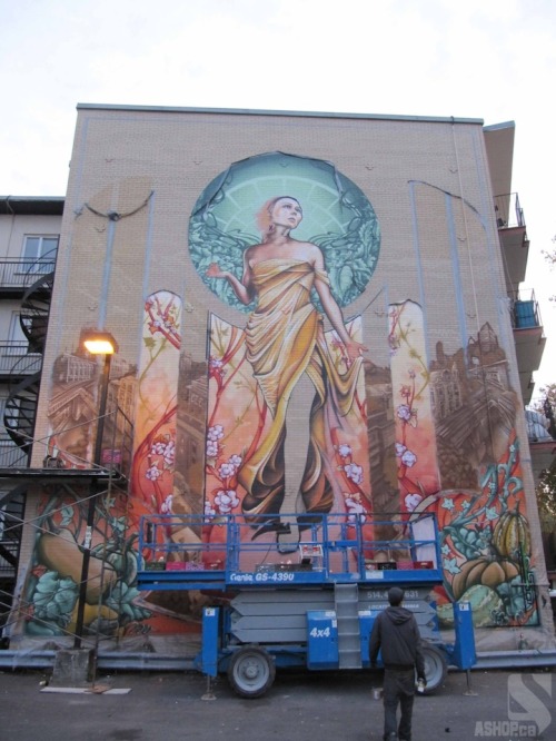 chupetaexplosiva:  ianbrooks:  Massive Art Nouveau Mural by a’shop Made with 50 different colors and over 500 cans of graffiti, these artists recently produced this stunning Goddess on the side of a 5-story high apartment building. Your graffiti is