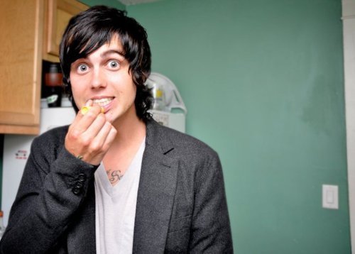 kellinquack:  op, i think that’s burts bees. i have that too :-) 