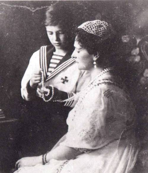 Tsarina Alexandra with her son, Alexei, in 1913. 