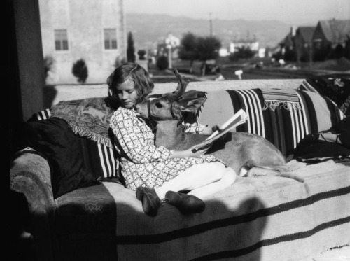 flowdu: Girl reading with her pet deer in Beverly Hills, CA - 1927
