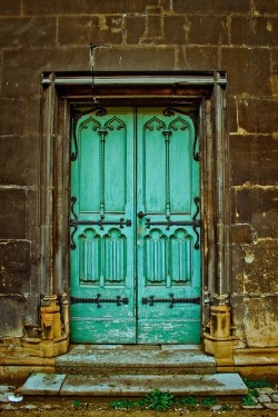 t-u-r-q-u-o-i-s-e-waves:  Doors / Turquoise