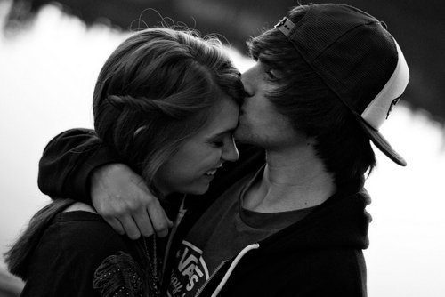 letbefeelings:  Quando se ama de verdade os problemas tornam-se apenas uma barreira, as lágrimas tornam sorrisos, o amargo começa a ficar doce, e o momento se concretiza e fica sempre em nossas memórias. 