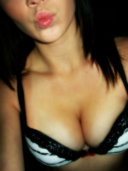 reallyniceboobs: 187th Submission.  Nice lips ;) Thanks for submitting! Follow - calmcollect
