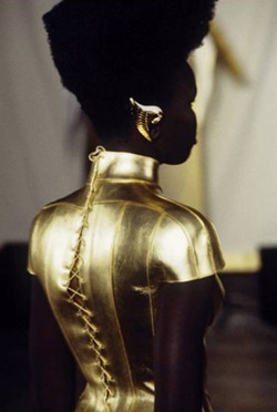 black-model-famous:  Alek Wek, Givenchy by Alexander McQueen Spring/Summer 1997 Haute Couture 