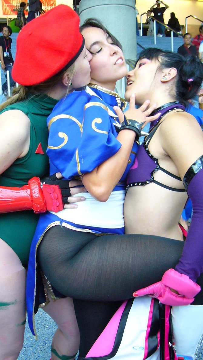 latenightwithicewaterjones:  Excellence in cosplay. 