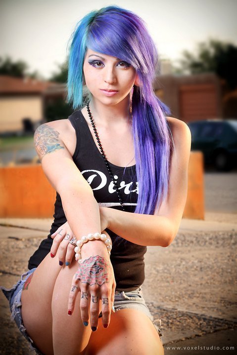 raawwrrfram:  Hermosa weon :3333     Totally luv her hair colours. ♥