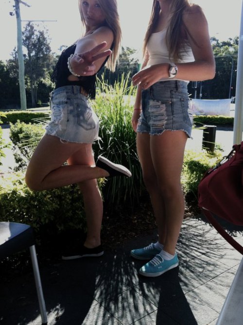slutss-g0t-swag:   CLICK FOR A GREAT HIPSTER BLOG! †