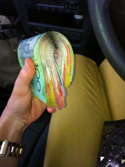 jagermeister-ecstasy-suicide:  seeunextuesday:  australian money i need this asap..  FUCKING HELL! SOMEONES A LITTLE RICH!! 