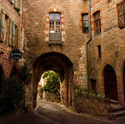 allthingseurope:  Cordes-sur-Ciel, France (by kelsk) 