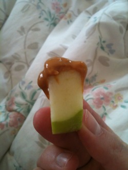 epic4chan:  this apple dipped in peanut butter looks exactly like Conan O’Brien   omg