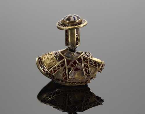Conservators have discovered that three gold, garnet and enamel pieces from the Staffordshire Hoard 