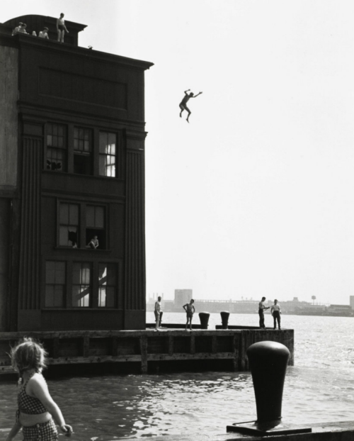 snowce:Ruth Orkin, Boy Jumping Into Hudson River, 1948