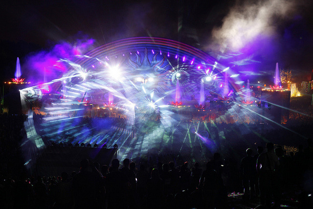 dance-thefuckingnightaway:   @Tomorrowland 2009  F;KLSDJH;SLJH;SFJH;SGHG;AJGF;SDHAF;J;DGHA;G 