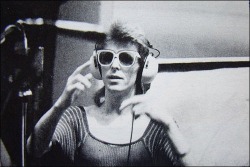 thethinnwhiteduke:  DJ Bowie 