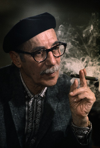 themarxbrotherssource:Groucho and his cigar, a very thoughtful picture I think.