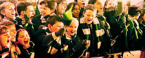"GTA deixa as pessoas violentas." "Glee deixa as pessoas gays." "Então Harry Potter deixa as pessoas bruxas, isso mesmo?"