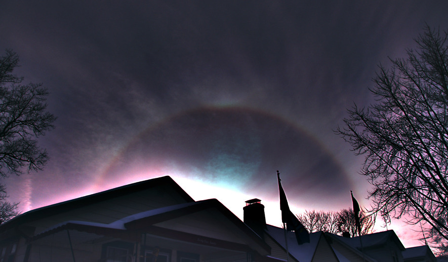 cwnl:  22-Degree Halo The photo above showing an eye-catching 22-degree halo and