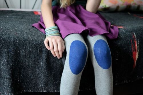 candyheilman:DIY: KNEE PATCHED TIGHTS! CLICK HERE FOR THE “HOW TO”. 