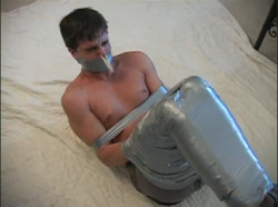 roughupmeupguys:  http://leatherfreak85.tumblr.com/ 