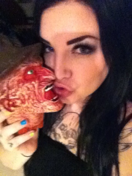 bellalaghostie:  This girl is so gorgeous! Follow her: sarahvonspook.tumblr.com 