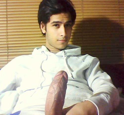 jullianbigdick:  got up in the morning and had to take a pic before i started my love muscle exercise ;) lol 