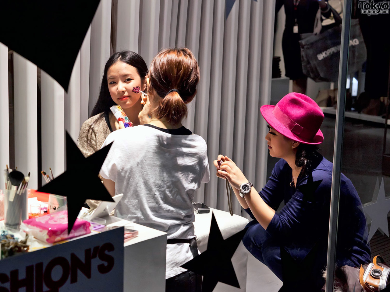 Face painting in the window of H&M Harajuku during Fashion’s Night Out Tokyo.